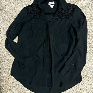 Express Portofino Regular M Lace V-neck Button Up Women’s Blouse Black NWOT